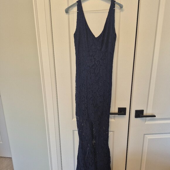 **STUNNING LACE* Le Chateau Special Event/Wedding/Grad Dresses - Picture 1 of 3